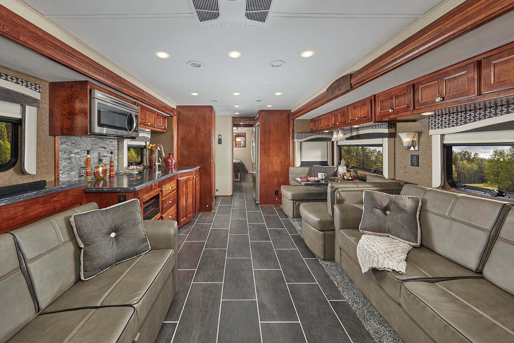 Freightliner Motorhomes Renegade Verona LE Freightliner Motor Coach