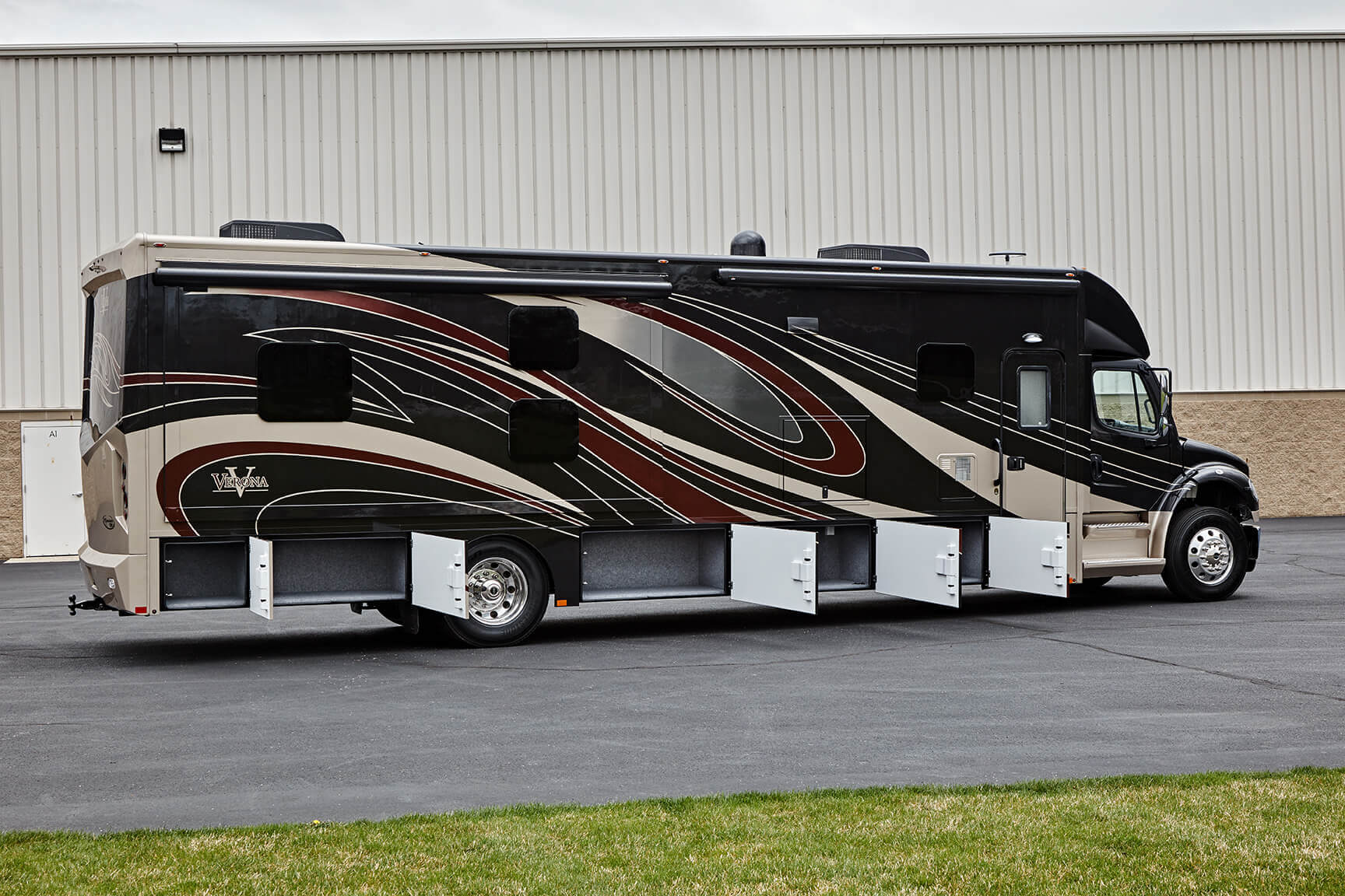 Freightliner Motorhomes Renegade Verona Freightliner Motor Coach for Sale